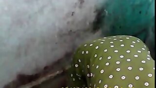 მუქი თმიანი რქიანი ტ ...